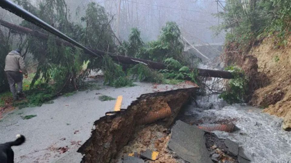 50 People Trapped in California Without Power for 4 days Due to Heavy Rain
