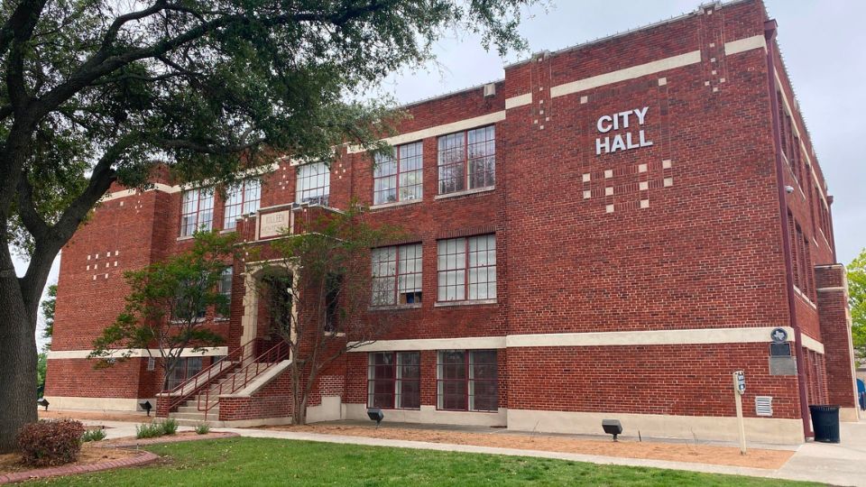 Killeen City Council Embarks on North Texas Tour to Visit City Halls