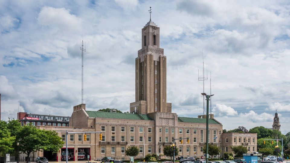Listing Which city employees earn the most in Pawtucket