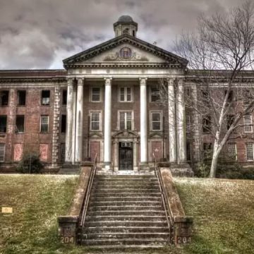 This Haunted Hotel Story in Georgia Can Terrify You Daily