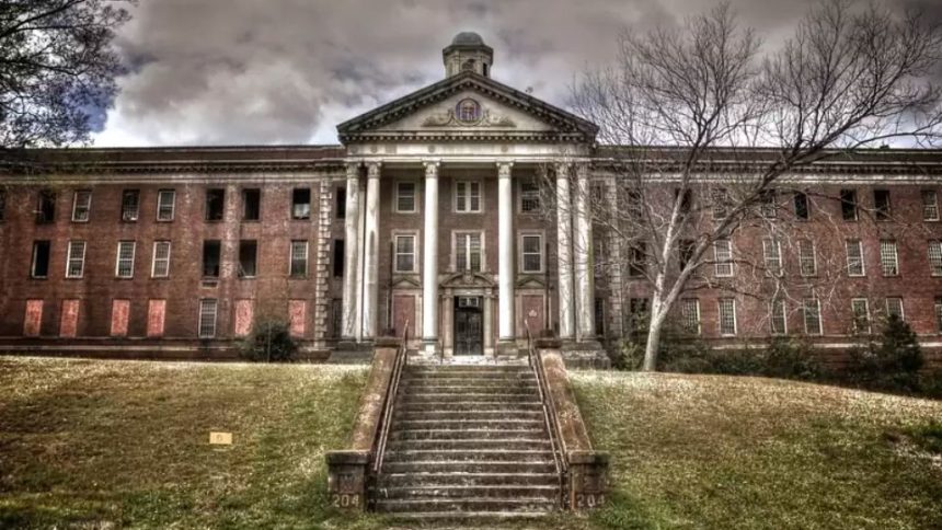 This Haunted Hotel Story in Georgia Can Terrify You Daily