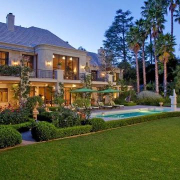 These Famous Celebrities are Living in Beverly Hills