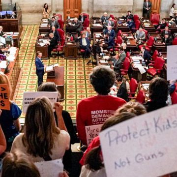 Tennessee Politicians Join Effort to Let Teachers Bring Firearms to School