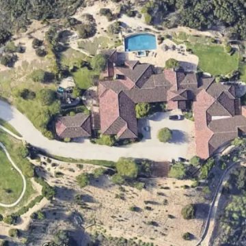 These Celebrities are Currently Living in Calabasas