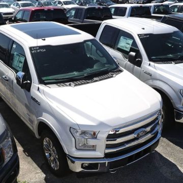 Detroit Automakers Thrive Under New US Fuel Economy Rules for Trucks and SUVs