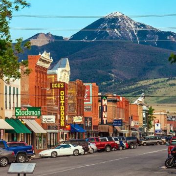 Montana's Coziest Retreats 5 Towns That Define Comfort