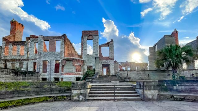 Abandoned Elegance: The Story of Georgia’s Abandoned Mansion