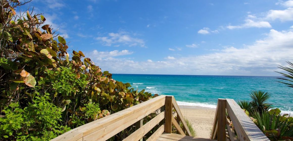 Before You Swim in Palm Beach, Florida – Know This Hidden Danger