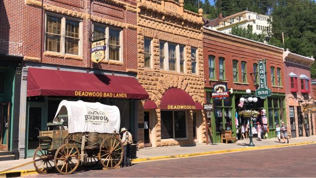 Discover the Heart of South Dakota: Towns with Vibrant Downtown Areas