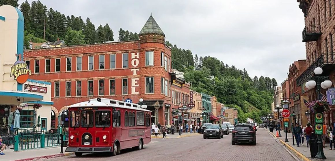 Discover the Heart of South Dakota: Towns with Vibrant Downtown Areas