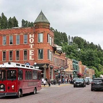 Discover the Heart of South Dakota: Towns with Vibrant Downtown Areas