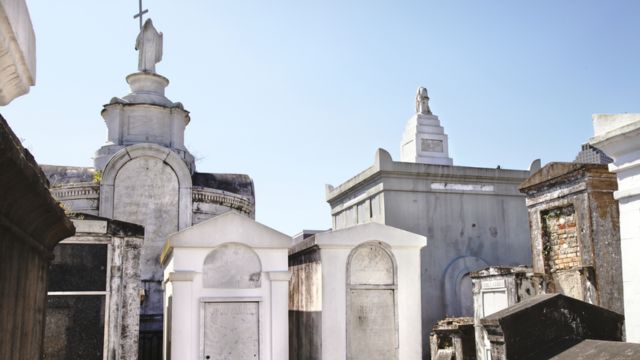 Ghosts and Gravestones: Explore 5 Chillingly Haunted Cemeteries