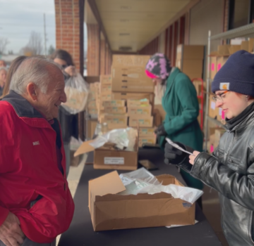 Metro Detroiters brave long lines, cold temperatures to put final touches on Thanksgiving menus