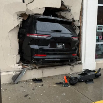 No Injuries as Jeep Crashes into Salt Lake City 7-Eleven After Driver Mistakenly Hits Gas Pedal