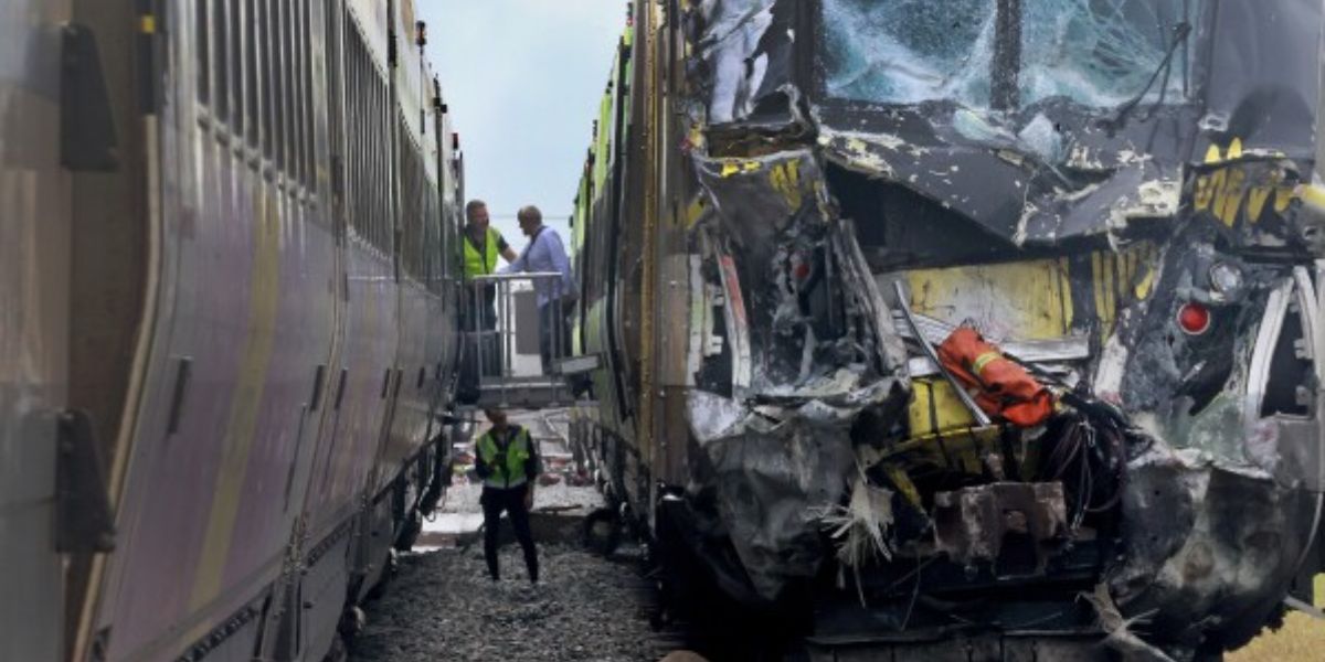 15 Injured in Florida as Train Collides With Fire Truck Crossing Tracks After Freight Train Passed