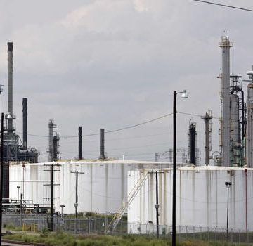 Detroit refinery union workers, Marathon Petroleum reach 7-year agreement, ending 3-month strike