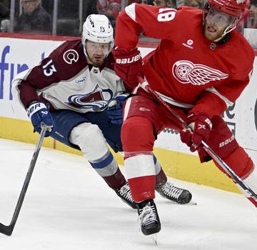 Slumping Red Wings drop 5th straight with loss to Avalanche