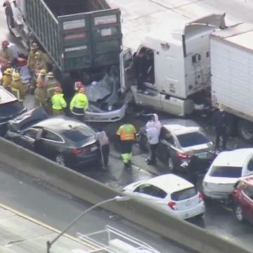 Early Morning Collision Between Two Trucks on I-5 Shoulder Ends Without Serious Injuries