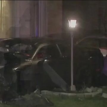 Passenger Found Unconscious in Crashed Car, Driver Nowhere to Be Found after Car Crash in Detroit