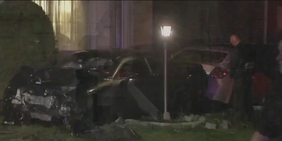 Passenger Found Unconscious in Crashed Car, Driver Nowhere to Be Found after Car Crash in Detroit