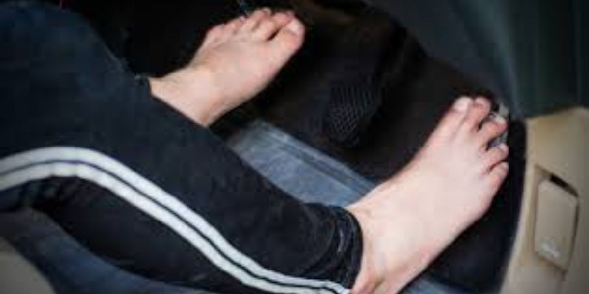 Is It Illegal to Drive barefoot in Illinois Here's What the Law Says!
