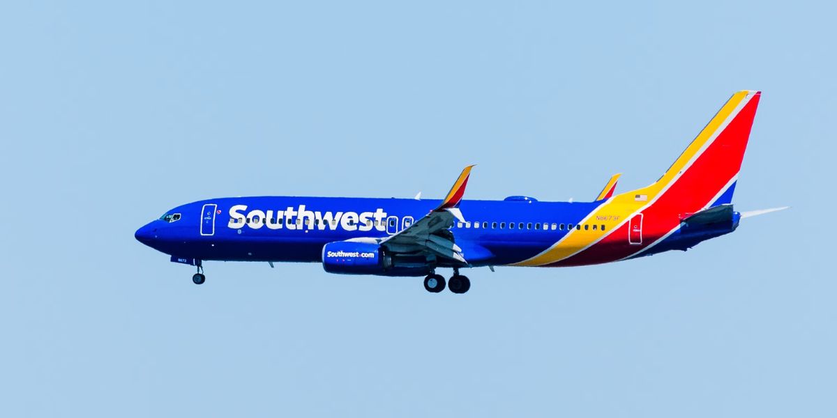 Southwest airplane from Burbank descends hundreds of feet to avoid a possible collision