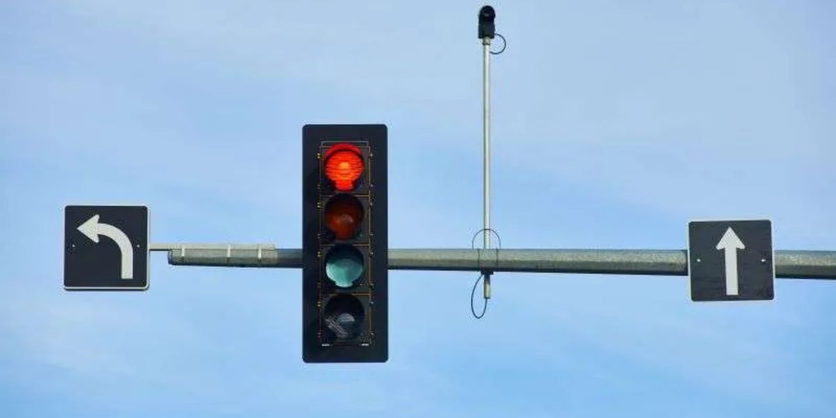 Turning on Red Light in Oregon What Drivers Need to Know in 2025