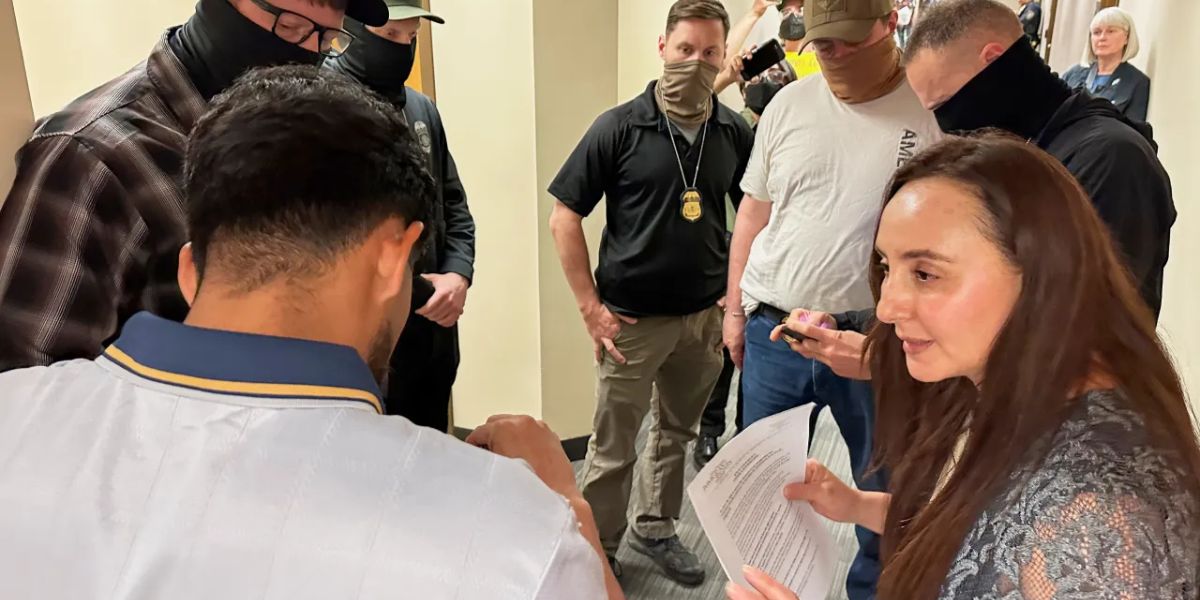 Volunteers rush to immigration courts to help migrants apprehended in the halls